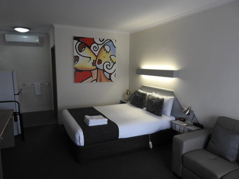 Wine Village Motor Inn - Hotel NSW 3