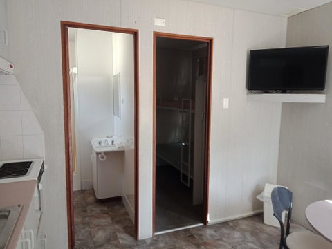 Young Caravan Park - Hotel NSW 1