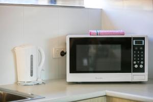 Nightcap At Kawana Waters Hotel - Hotel NSW 4