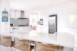 Relax At Bokarina Beach House Walk To Beach Relax By The Pool - Hotel NSW 3