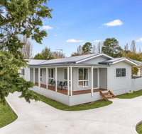 61 Myack Street - Modern 4BR Home in Berridale l WiFi l Aircon - Hotel NSW