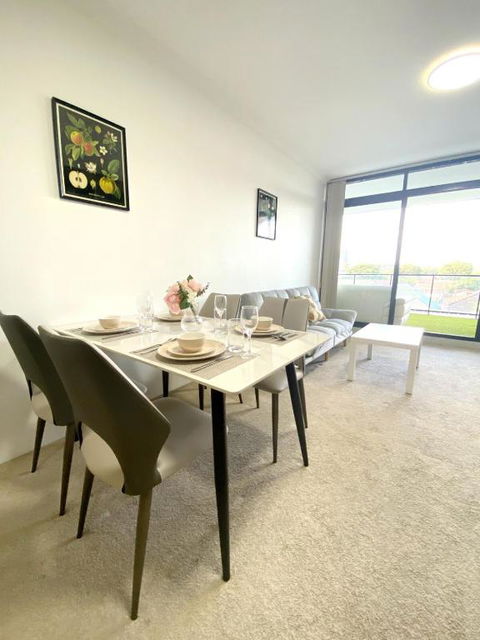 A Cozy 2B2B Apartment Near Airport & Train Station - Hotel NSW 1