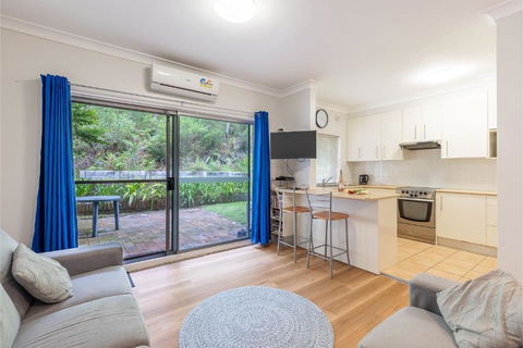 Adriana 4 Open Plan Living With Backyard - Hotel NSW 0