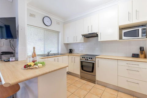 Adriana 4 Open Plan Living With Backyard - Hotel NSW 1