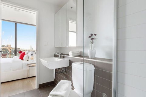 A 2BR Apt With Harbour Views And FREE Parking - Hotel NSW 2