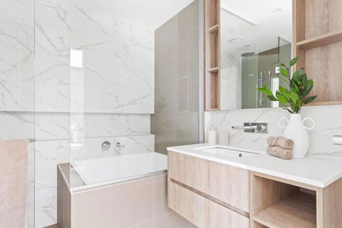 A 2BR Apt With Stunning City Views FREE Parking - Hotel NSW 4