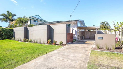 A Beachside Beauty With Pool - Hotel NSW 4