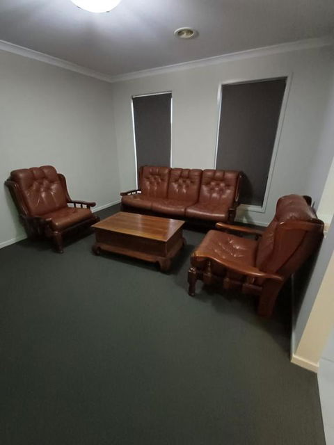 A Beautiful And Spacious Home. - Hotel NSW 1