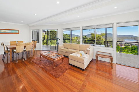 A BIGGER Slice Of Paradise - Hotel NSW 3