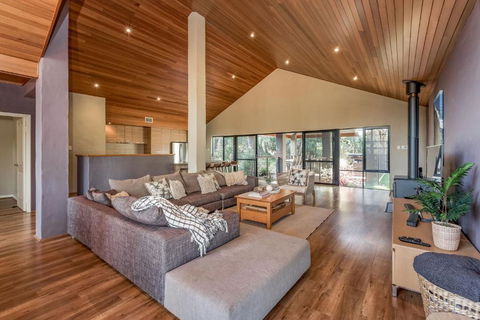 A Bush Utopia - Hotel NSW 3
