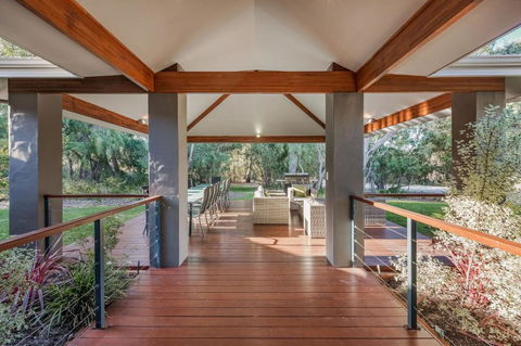 A Bush Utopia - Hotel NSW 2