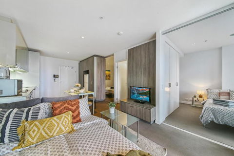 A Chic 2BR Home Near Southern Cross City Views - Hotel NSW 2