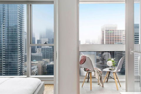 A Chic & Lovely 2BR Apt CBD With City Views - Hotel NSW 4