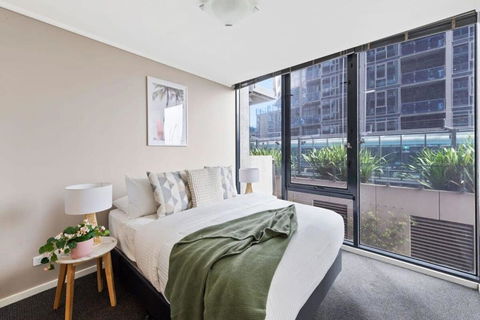 A Large 2BR Apt Near Crown Sleeps 8 FREE Parking - Hotel NSW 1