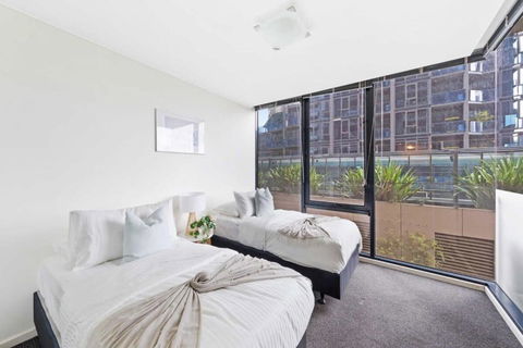 A Large 2BR Apt Near Crown Sleeps 8 FREE Parking - Hotel NSW 3