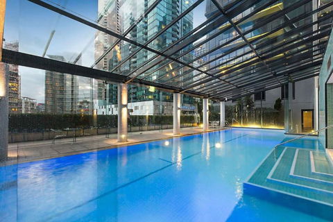 A Large 2BR Apt Near Crown Sleeps 8 FREE Parking - Hotel NSW 4