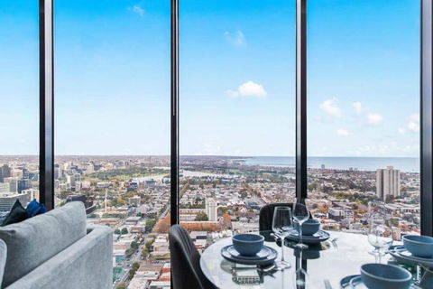 A Lux 2BR Apt With Panoramic Views, FREE Parking - Hotel NSW 4