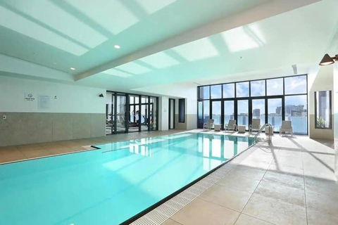 A Modern & Cozy 2BR Apartment With City Views - Hotel NSW 2