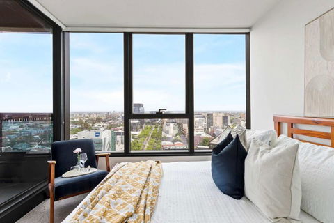 A Modern & Cozy 2BR Apartment With City Views - Hotel NSW 1