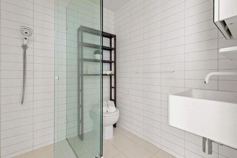 A Modern & Cozy 2BR Apartment With City Views - Hotel NSW 4