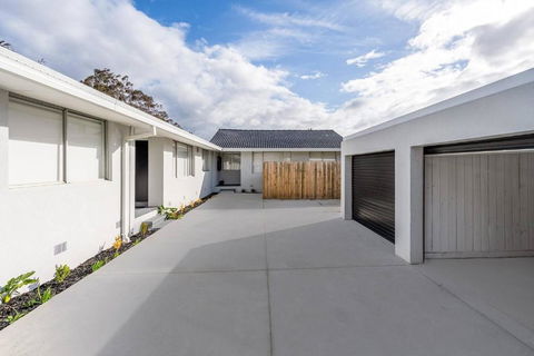 A Private Hideaway With Large Backyard And CarParks - Hotel NSW 4