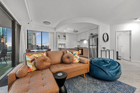 A Touch Of Class - 2Bed-2Bath-1Car-Balcony-Views - CBD - Hotel NSW 2