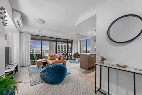 A Touch Of Class - 2Bed-2Bath-1Car-Balcony-Views - CBD - Hotel NSW 0