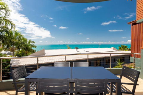Absolute Airlie - Hotel NSW 0