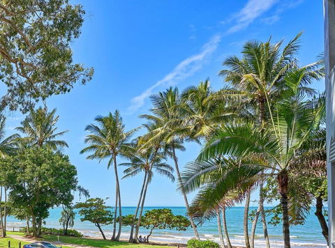 Absolute Beachfront 2 Bedroom Apartment Alassio Palm Cove - Hotel NSW 3