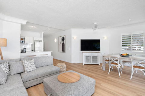 Absolute Beachfront 2 Bedroom Apartment Alassio Palm Cove - Hotel NSW 4