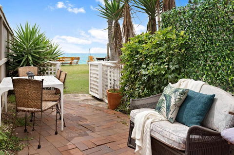 Absolute Beachfront 2BR Pet-Friendly Terrace - The Coachhouse - Hotel NSW 0