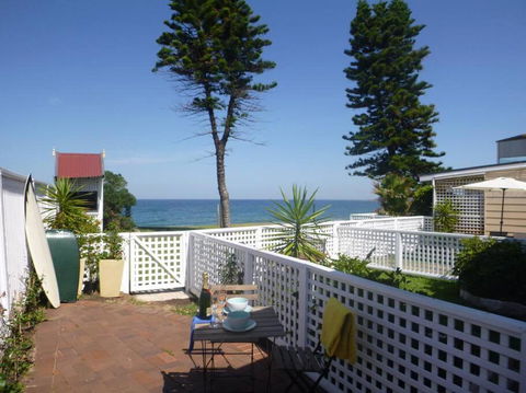Absolute Beachfront 2BR Pet-Friendly Terrace - The Coachhouse - Hotel NSW 1