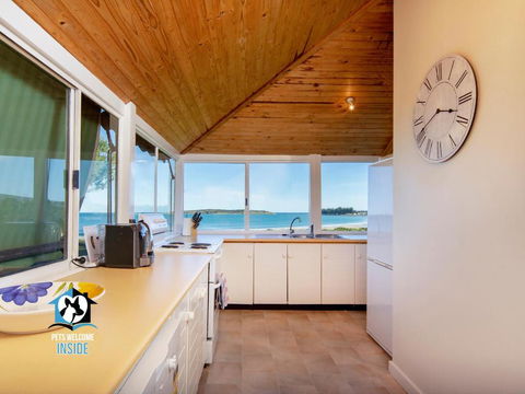 Absolute Beachfront 3BR 2BA Home W/ Beach Track - Hotel NSW 4