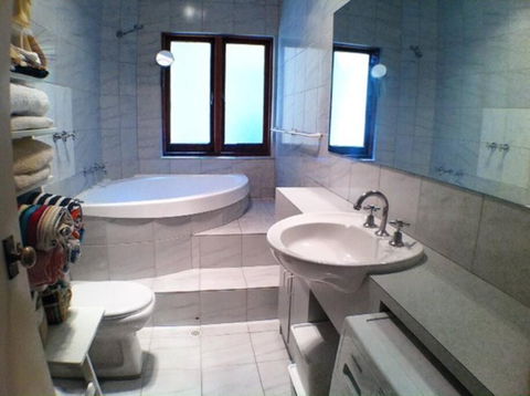 Absolute Beachfront Apartment, Amazing Sunsets - Hotel NSW 4