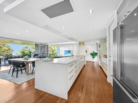 Absolute Beachfront Beach House With Amazing Views - Hotel NSW 3