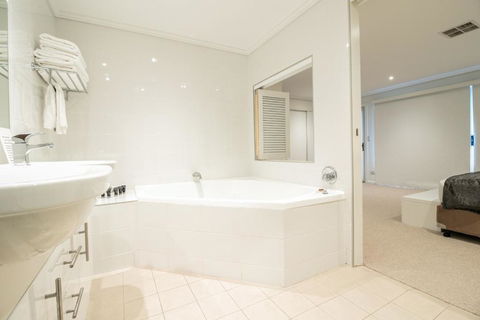 Absolute Beachfront Opal Cove Resort - Hotel NSW 4