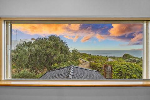 Absolute Oceanfront - Sunsets - Hotel NSW 4