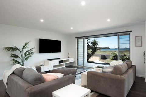 Absolute Waterfront, Amazing Views, Maloneys Beach - Hotel NSW 1
