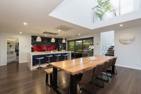 Absolute Waterfront, Amazing Views, Maloneys Beach - Hotel NSW 4