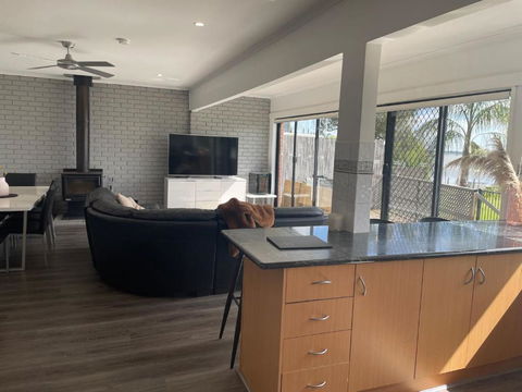 Absolute Waterfront At Woodlands - Hotel NSW 4