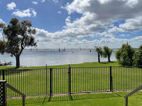 Absolute Waterfront At Woodlands - Hotel NSW 1