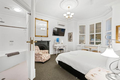 Accommodation In Fremantle - Hotel NSW 1