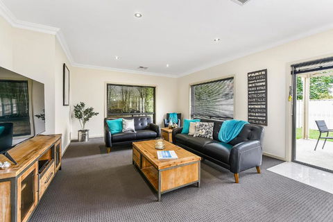 Accommodation On Lansell 1 Being Unit 1 Of 6 Lansell Street - Hotel NSW 2