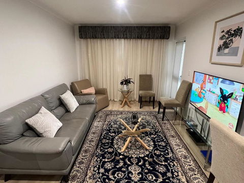 ADELAIDE CBD APARTMENT - 3BR, 2BATH & CARPARK - Hotel NSW 1