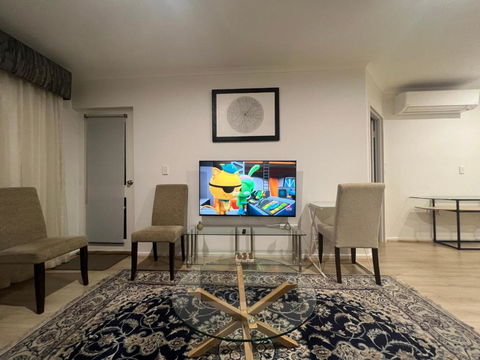 ADELAIDE CBD APARTMENT - 3BR, 2BATH & CARPARK - Hotel NSW 2