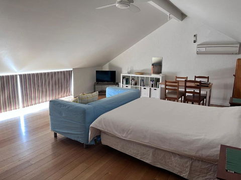 Adelaide Close CBD Large Private Studio Apartment In St Peters - Hotel NSW 1