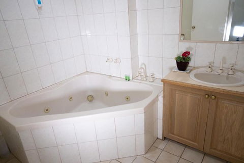 Admiralty Inn - Hotel NSW 4