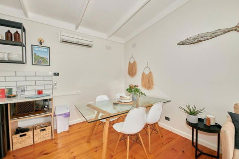 Adorable Beach Shack In The Heart Of Aireys Inlet - Hotel NSW 2