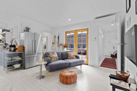 Adrift - Pet-friendly - 5 Min Walk To Bay - Rustic Charm - Hotel NSW 1