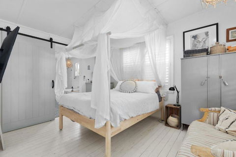 Adrift - Pet-friendly - 5 Min Walk To Bay - Rustic Charm - Hotel NSW 2